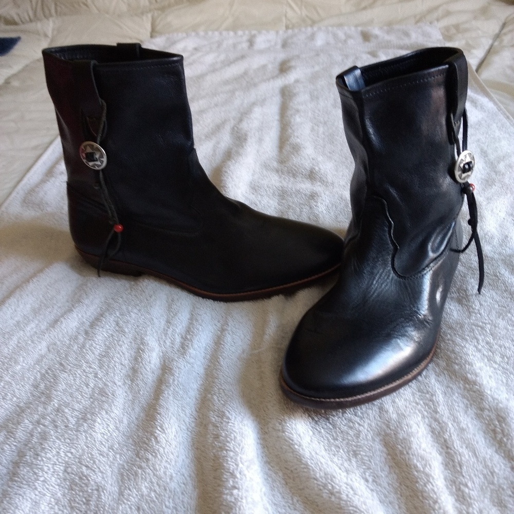 HTC leather boots